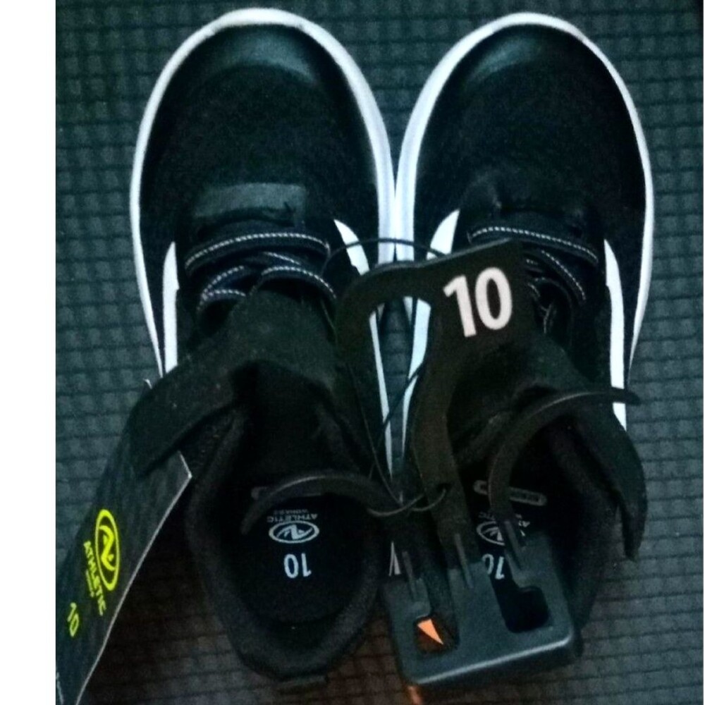 Baby Boy Black and White Athletic Sneakers Shoes sz10 M...Kids 2)